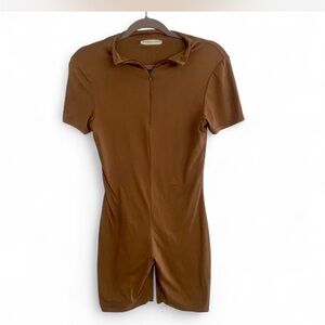 L.A. SEDUCTION BROWN SHORT SLEEVE 3/4 FRONT ZIP BODYSUIT ROMPER SIZE XS